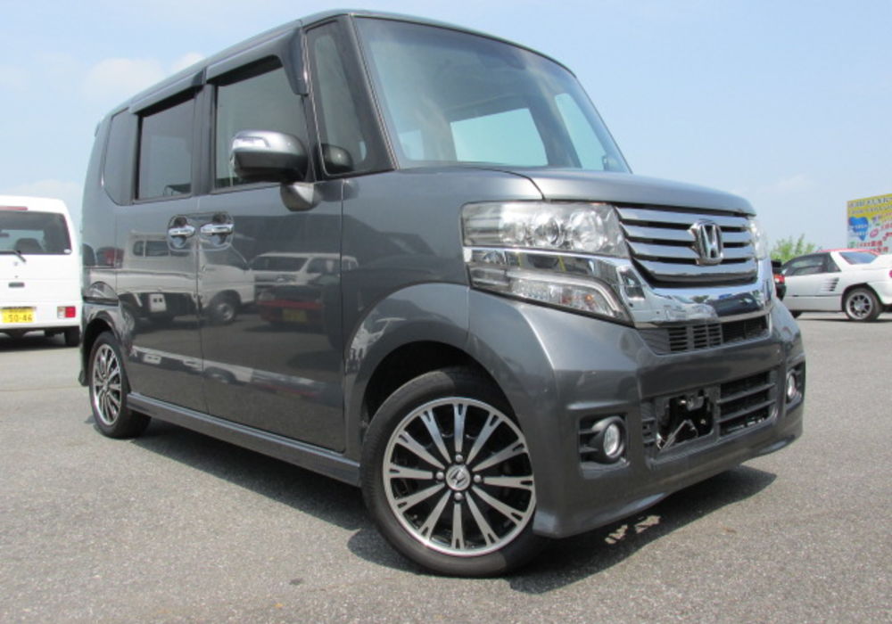 装備充実の高級グレード ホンダ N Boxカスタム Gターボ Aパッケージ グレー H26 14 年 ホンダ カプチーノ等中古車の販売買取実績豊富なレイズで取り扱う車のギャラリー