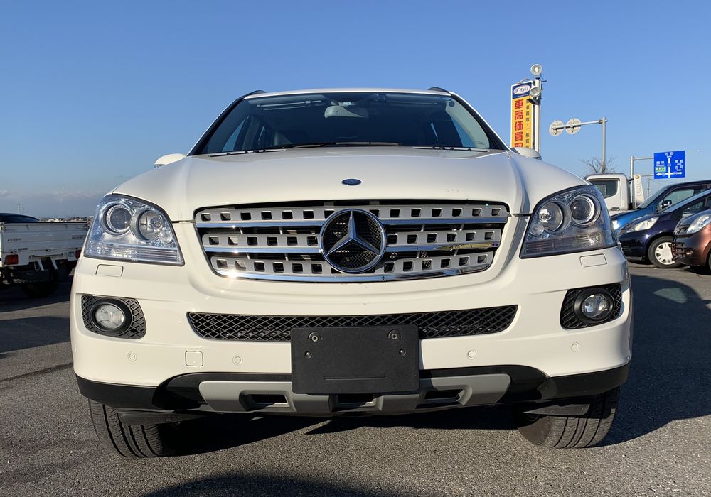新入荷 メルセデスベンツ Ml350 シートヒーター サンルーフ ドラレコ付き 中古車を扱うレイズではカプチーノやaz 1等人気車種 の入荷情報をご紹介