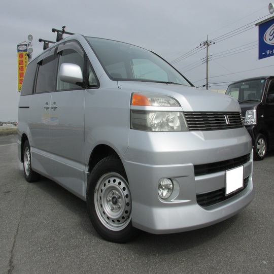 トヨタ　ヴォクシー　シルバー