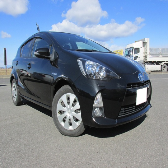 トヨタ　アクア　中古車　埼玉