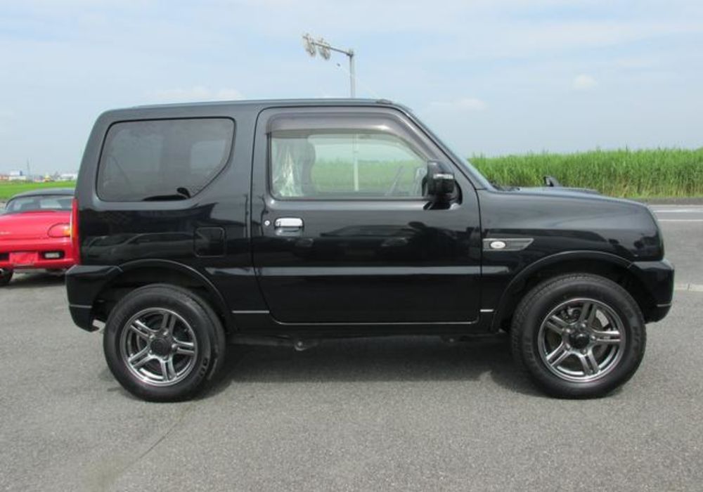 新入荷 スズキ ジムニー ランドベンチャー 人気のワンオーナー車 中古車を扱うレイズではカプチーノやaz 1等人気車種の入荷情報をご紹介