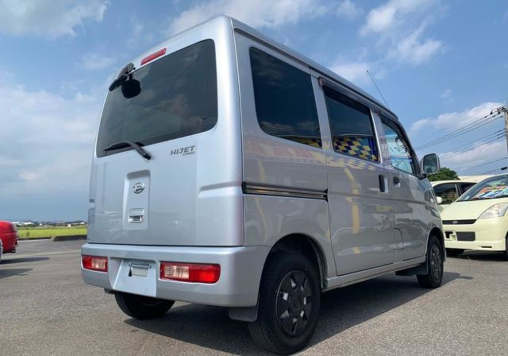 新入荷！ダイハツ ハイゼットカーゴ クルーズ お仕事にも便利な5速MT