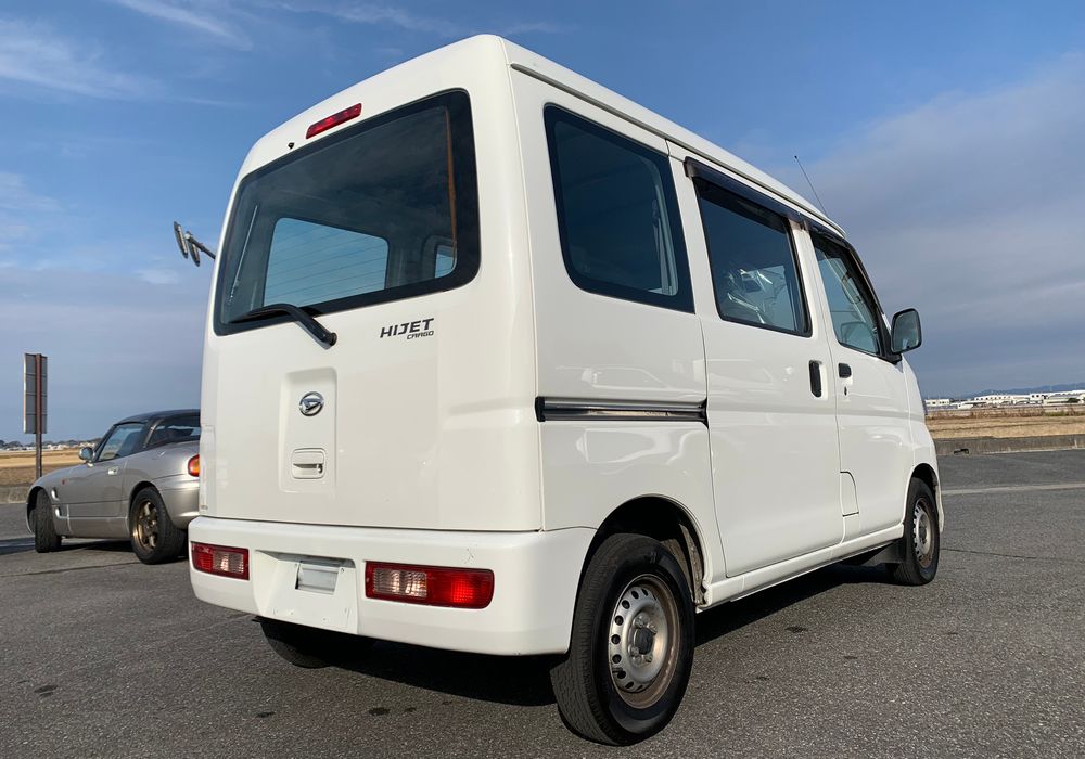 お仕事でも活躍する人気車！ダイハツ ハイゼットカーゴ スペシャル