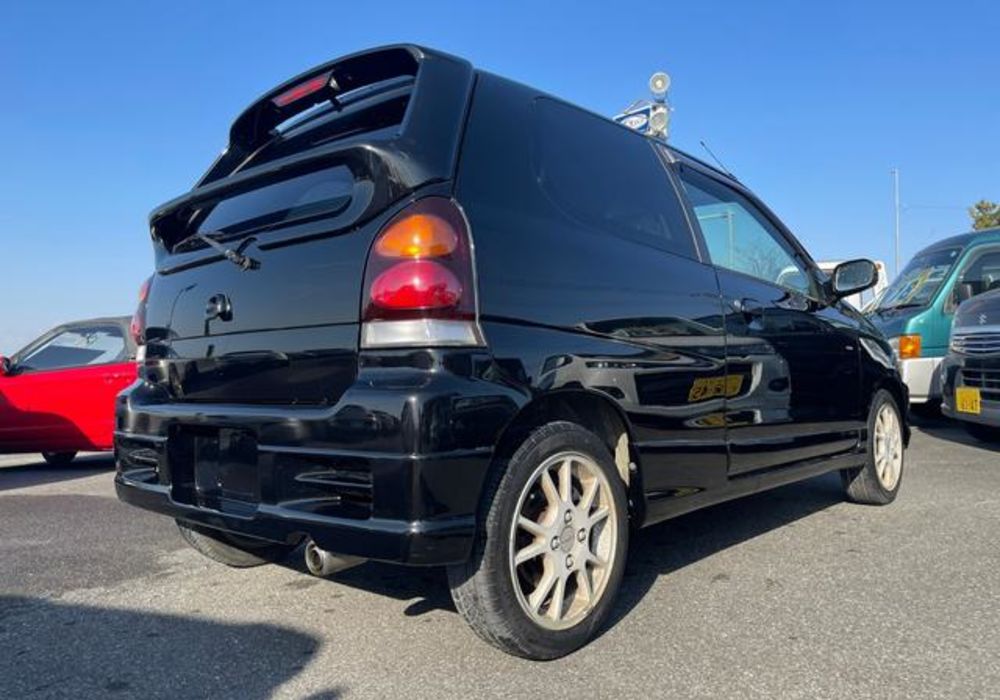 新入荷 スズキ アルトワークス Rs Z フォグランプ付き 中古車を扱うレイズではカプチーノやaz 1等人気車種の入荷情報をご紹介