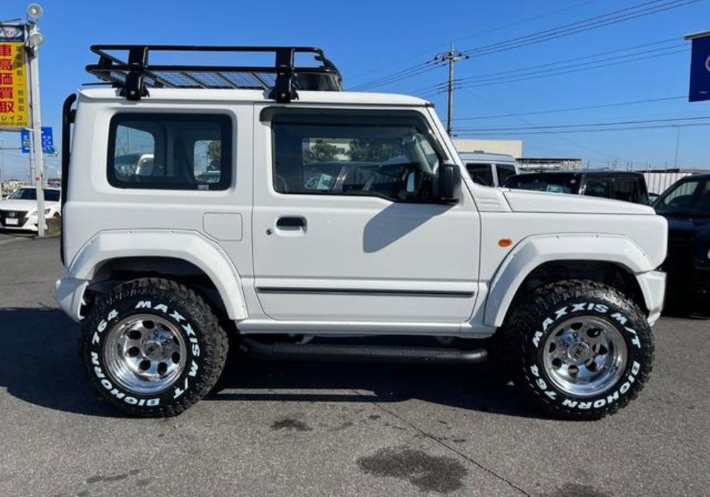 新入荷 スズキ ジムニー Xg 人気車が入荷しました 中古車を扱うレイズではカプチーノやaz 1等人気車種の入荷情報をご紹介