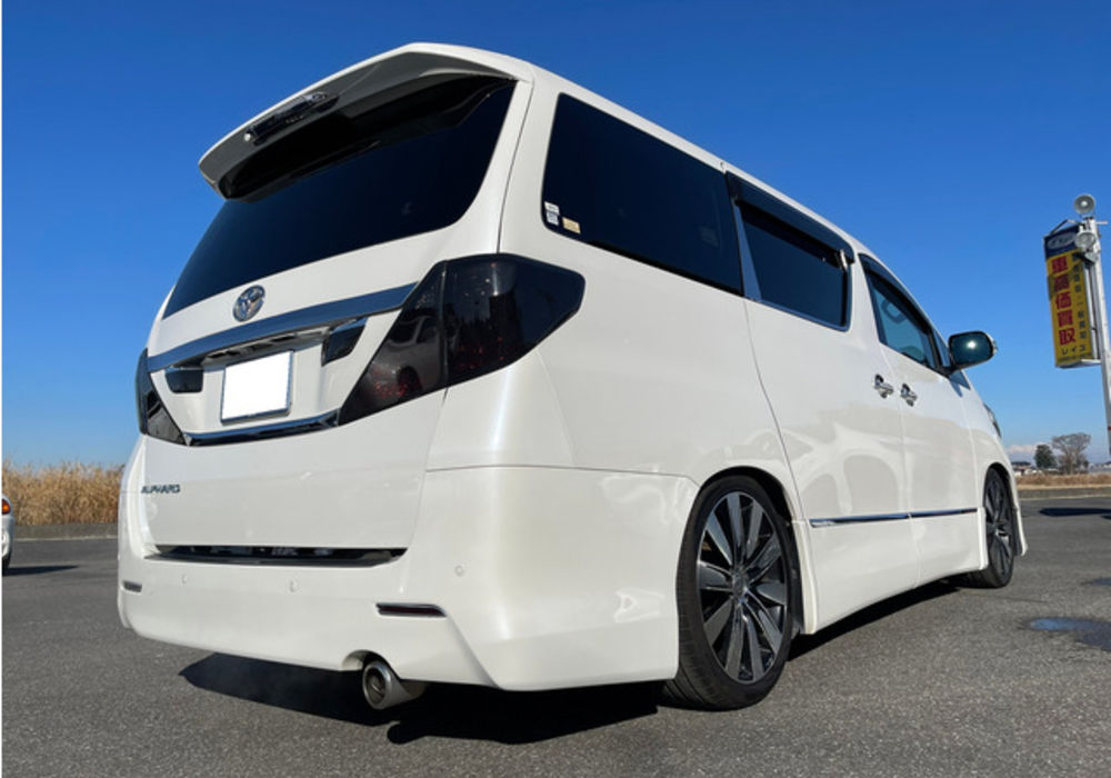 新入荷！トヨタ アルファード 240S 車高調・アルミ付きのお車です