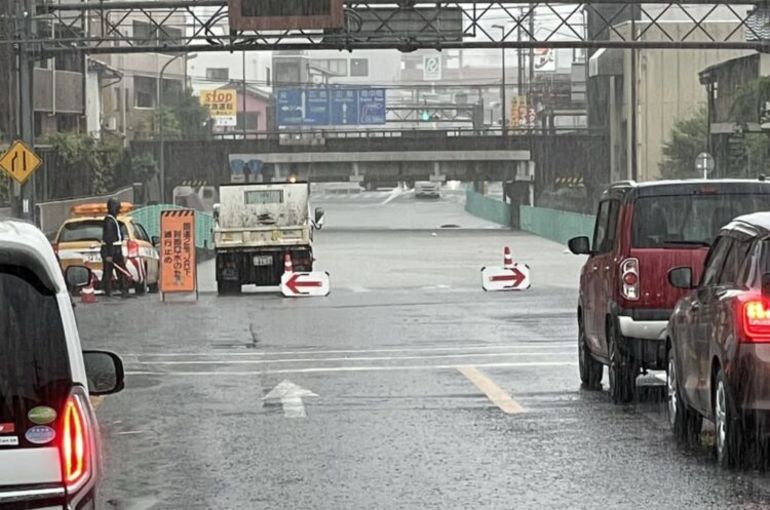 梅雨は冠水に注意 危険を避ける運転とは