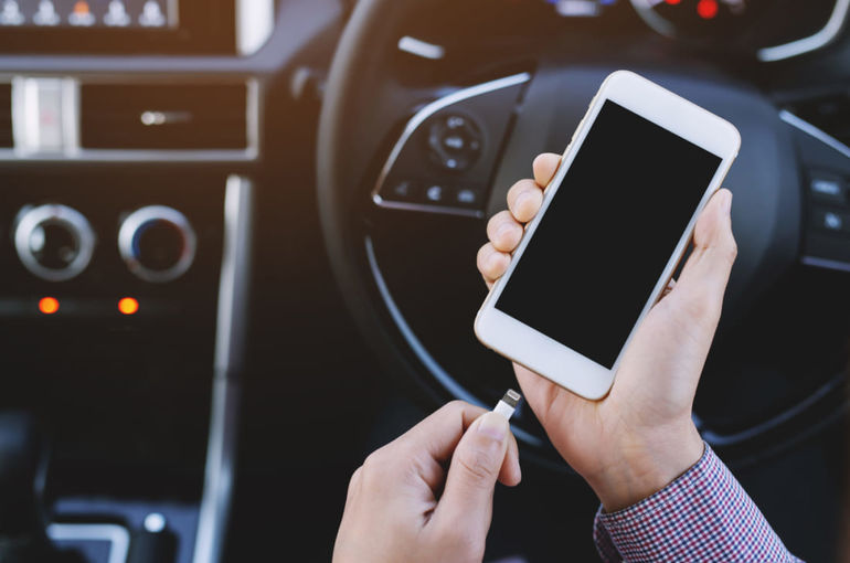 シガーソケットとは 便利な使い方も